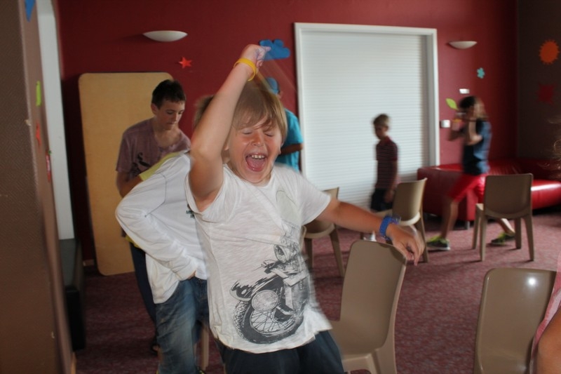Village Camps International Summer Camp Leysin, Switzerland 2026-08-15 https://www.villagecamps.com/journals_admin/images/698-34-yellowevening (4).jpg